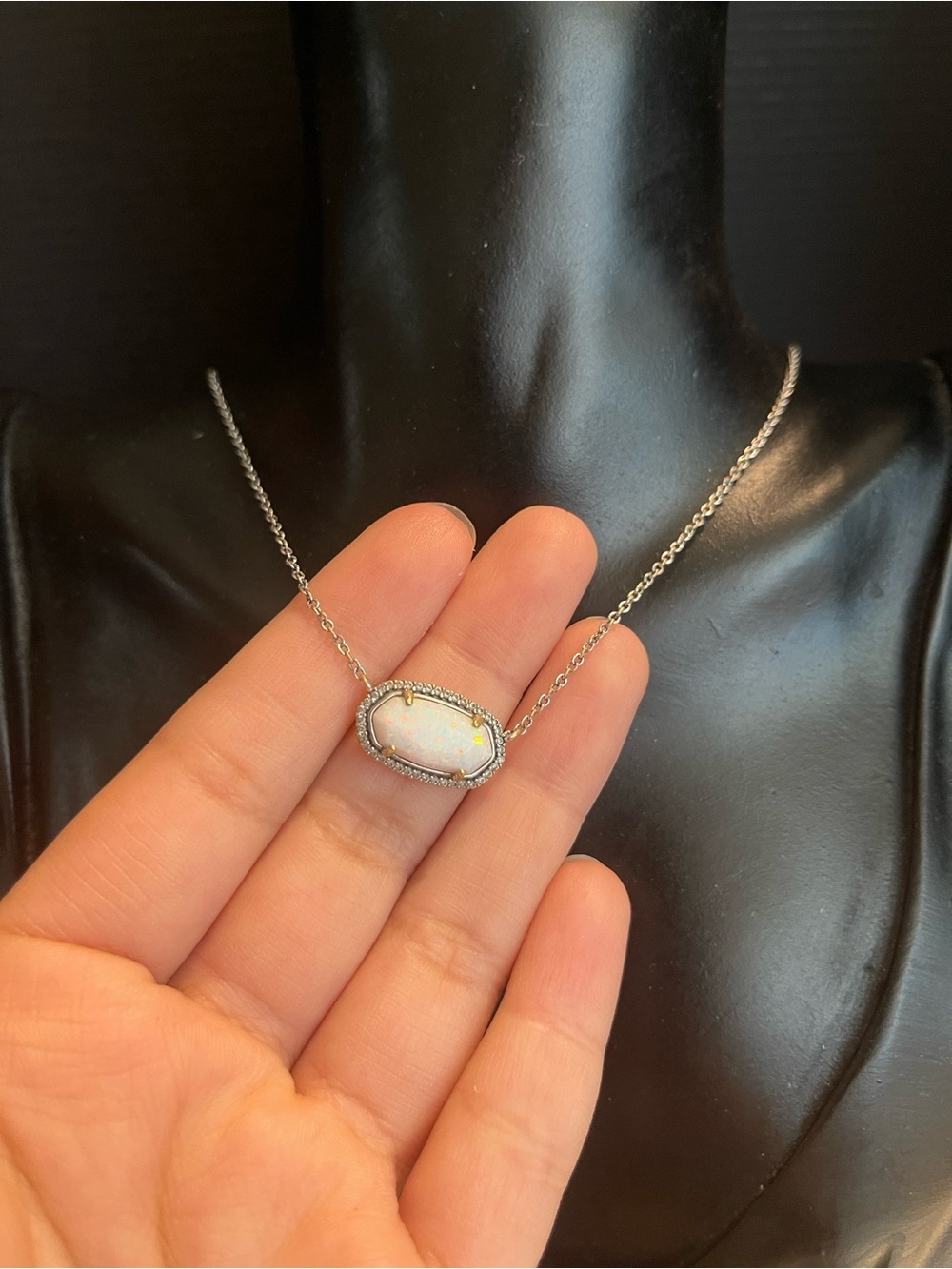Kendra scott two tone Elisa Kyocera white Opal 16-18 inch necklace